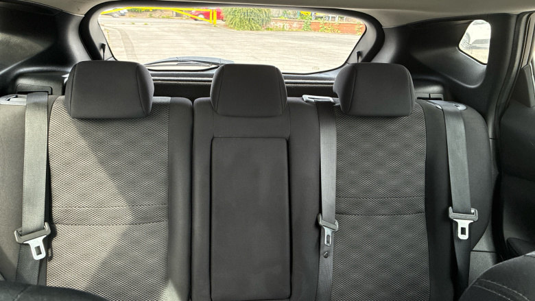 Nissan Qashqai 1.2 DiG-T N-Connecta 5dr Petrol Hatchback